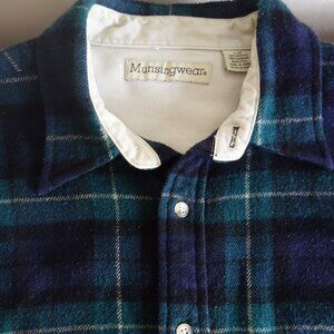 Vtg MUNSINGWEAR Long Sleeve Plaid Flannel Button Shirt – Mens Large
